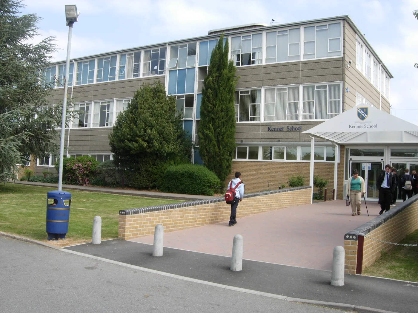 The main entrance at Kennet School, Thatcham, which reported 32% of its A-level grades at A* or A this summer