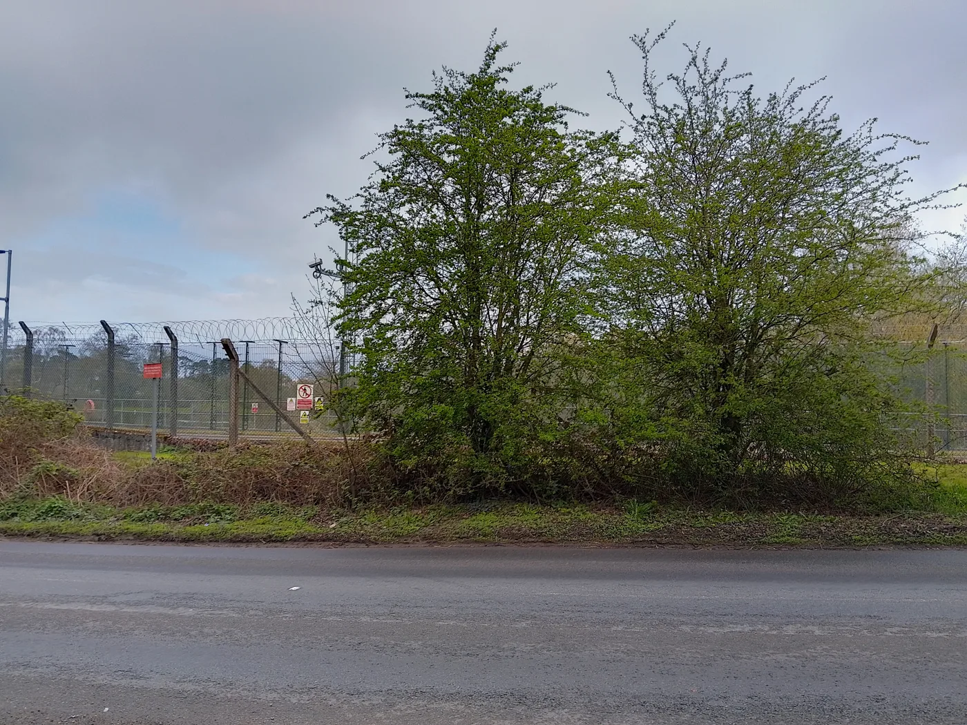 The razor wire perimeter of AWE Aldermaston. The land at the centre of the case sits inside the detailed emergency planning zone around the site