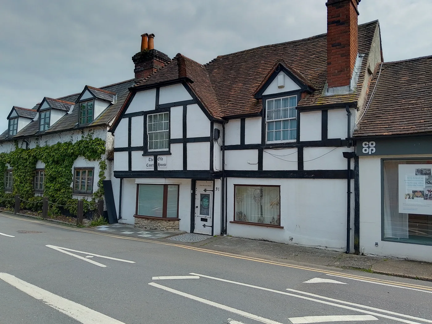The Old Court House at 31 The Broadway, one of the Grade II listed buildings named in the heritage statement for the Thatcham banking hub scheme